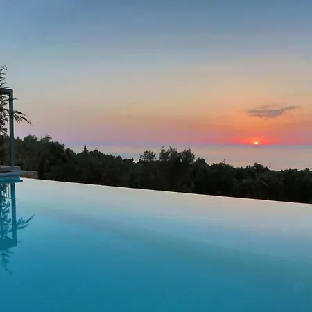 Πλωτό κατάλυμα Aqua Terra Efta
