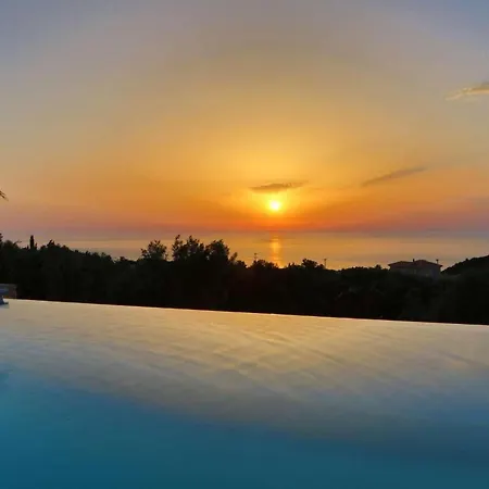 Πλωτό κατάλυμα Aqua Terra Efta